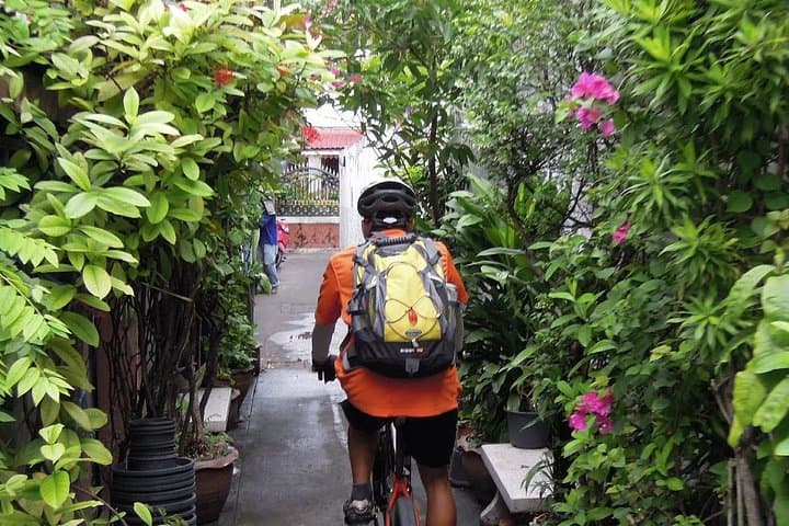 Pedal Bangkok's Peripheral Trails: 37 km Guided Bike Tour to Canals, Temples & Orchards photo 3