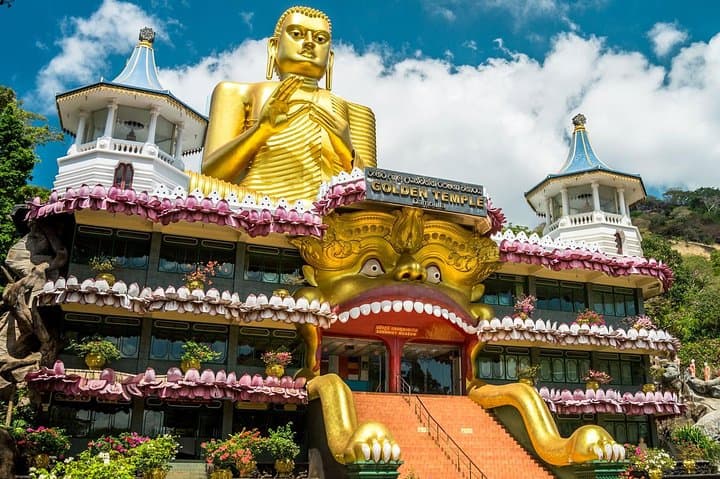 Sigiriya Rock Fortress and Dambulla Day Tour from Colombo