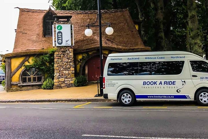 Auckland Airport to City Private Transfer — Direct Shuttle & Meet-and-Greet photo 2