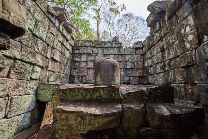 Koh Ker and Beng Mealea Day Tour: Explore Cambodia's Jungle Temples photo 2