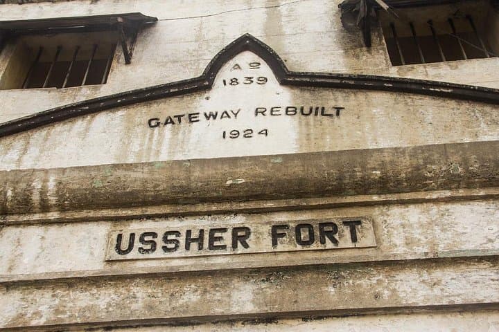 Christianborg Castle and Jamestown Slave Trade Tour — Accra History Walk photo 1
