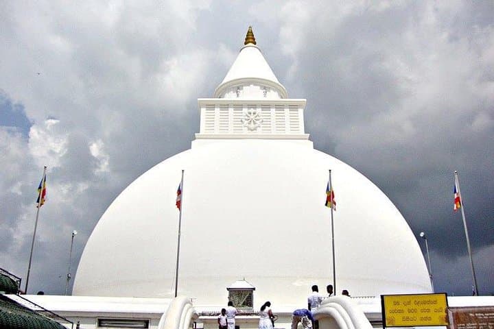 Temple Quest in Southern Sri Lanka — Tissamaharama, Kirinda & Sithulpawwa from Hambantota photo 2