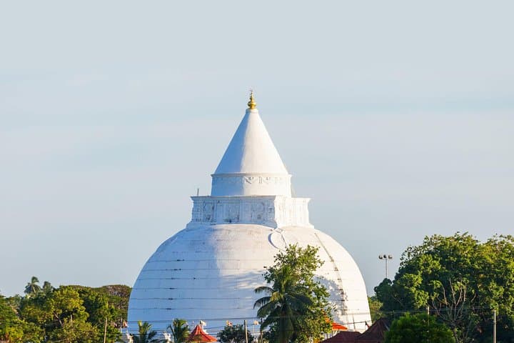 Temple Quest in Southern Sri Lanka — Tissamaharama, Kirinda & Sithulpawwa from Hambantota photo 6