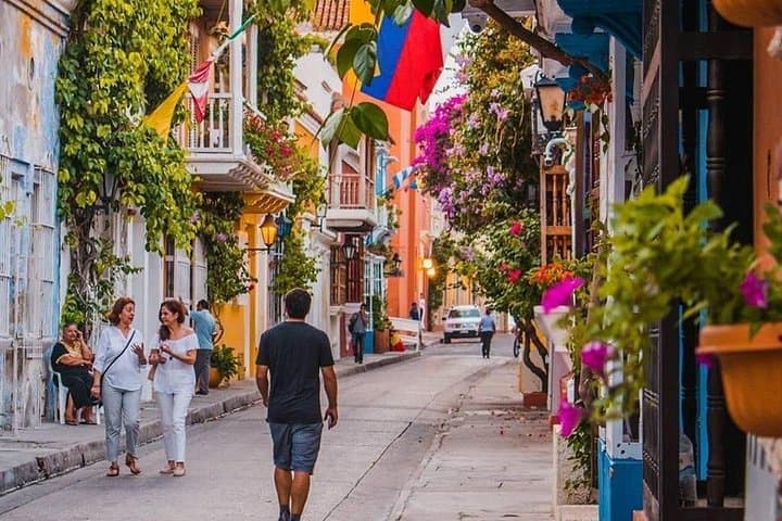 Inside Cartagena's Walled City: Guided Historical Walking Tour