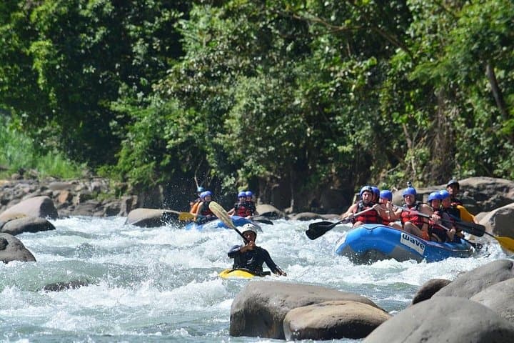 Sarapiqui River Whitewater Rafting from La Fortuna — Class III–IV Adventure photo 4