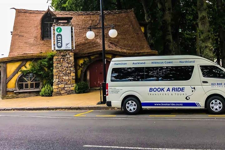 Auckland Airport to Hibiscus Coast & Whangaparaoa Shuttle — Private Transfers and Small-Group Options photo 2