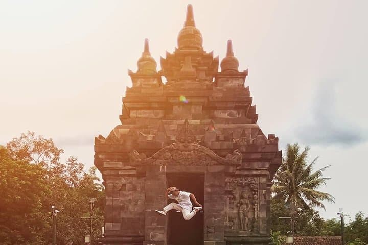 Full-Day Yogyakarta Adventure: Borobudur Sunrise, Merapi 4WD & River Tubing photo 5