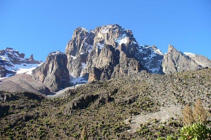 6-Day Mount Kenya Trek to Point Lenana via Sirimon & Chogoria photo 2