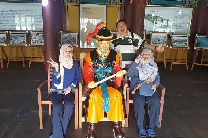 One-Day Busan Highlights: Haeundae, Haedong Yonggungsa & Gamcheon Village photo 3