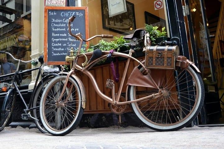 Private Amsterdam Highlights Bike Tour: 2-Hour Guided City Ride