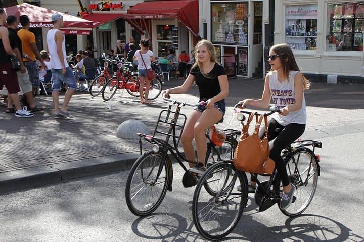 Private Amsterdam Highlights Bike Tour: 2-Hour Guided City Ride photo 3