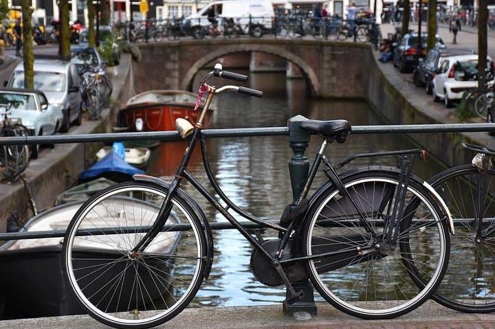 Private Amsterdam Highlights Bike Tour: 2-Hour Guided City Ride photo 4