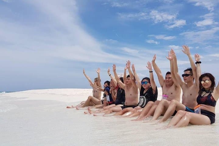 Maldives Sandbank & Dolphin Cruise: Full-Day Snorkel, Picnic & Local Island Tour