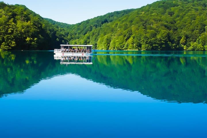 Day Trip from Zagreb to Plitvice Lakes: A Guide to Croatia’s Turquoise Waterfalls photo 4