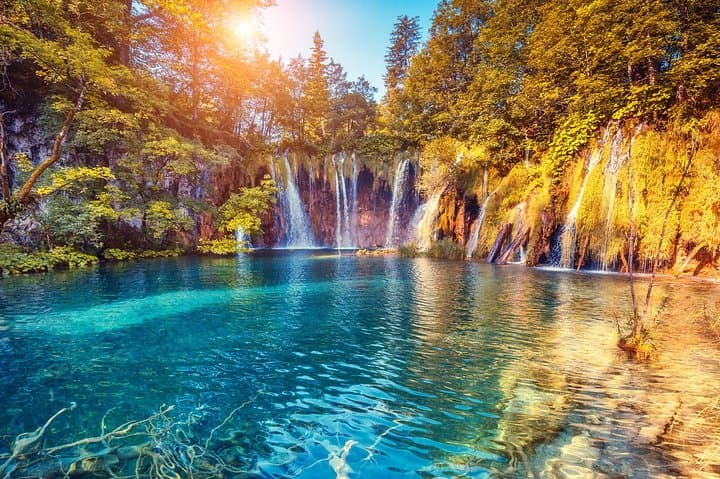 Split to Zagreb Day Trip: Plitvice Lakes National Park Transfer with Entry Ticket