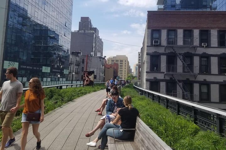 High Line & Hudson Yards Walking Tour — Urban Hike Above Manhattan photo 2