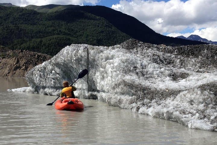 Kayak Kennicott's Glacial Lake: Inflatable Tour from McCarthy