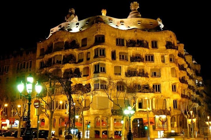 Barcelona Night Tour by Sidecar Motorcycle — Sagrada, Montjuïc & Seafront After Dark photo 4