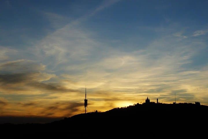 Barcelona Night Tour by Sidecar Motorcycle — Sagrada, Montjuïc & Seafront After Dark photo 3