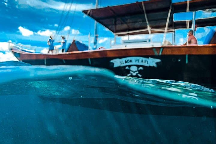 VIP Morning Champagne Sailing and Snorkel Cruise with Lagoon Lunch in Aruba photo 6