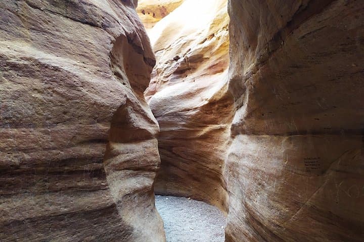 Red Canyon Jeep Tour in Eilat: Slot-Canyon Hike and Four-Countries View photo 1