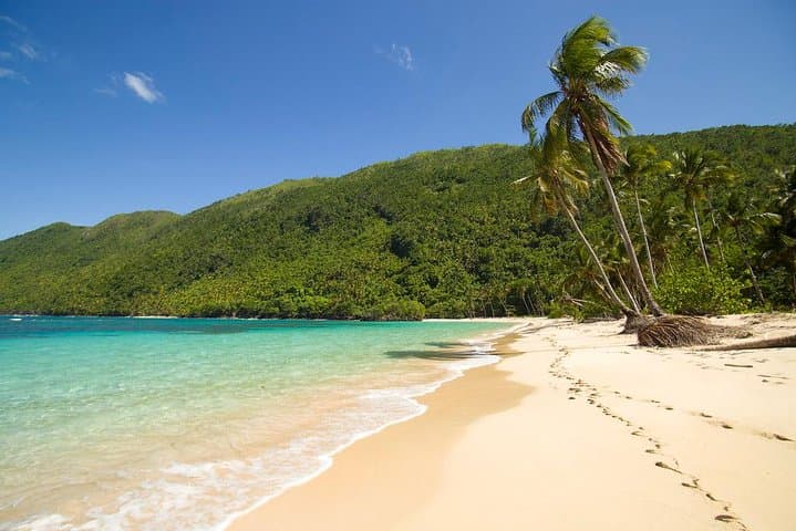 Playa Ermitaño and Playa Onda Half-Day Boat Tour from Samaná