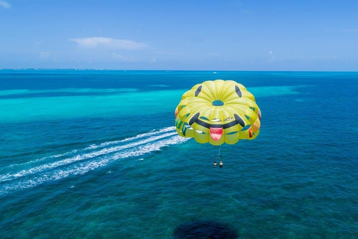 Parasail Over Cancun Bay: 80-Meter Flight with Isla Mujeres Views photo 3
