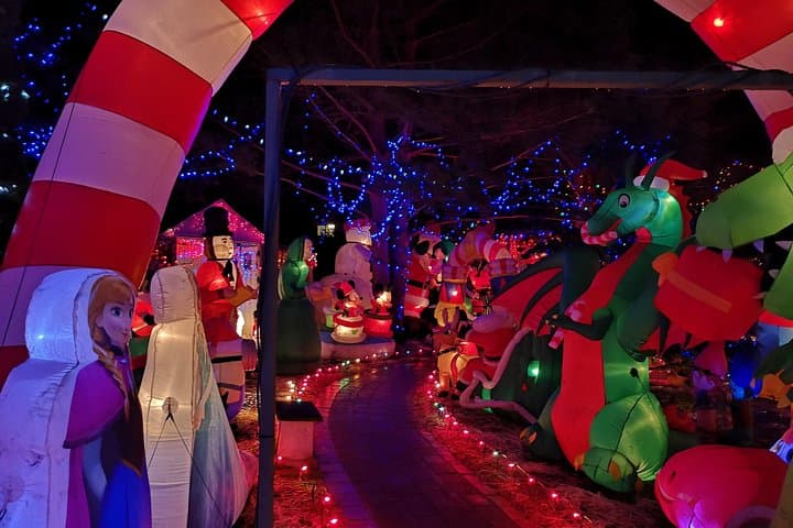 Christmas Lights Tour — Butchart Gardens & Victoria Holiday Lights photo 6
