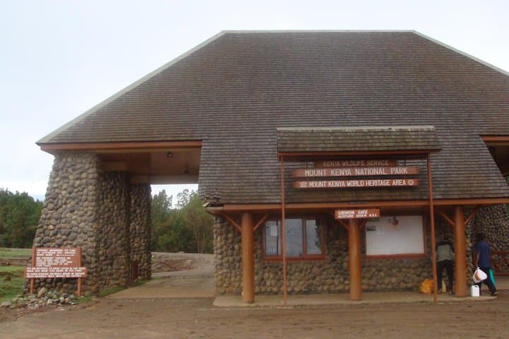 Day Tour to Mt Kenya via Sirimon: Reach Old Moses Base Camp from Nairobi
