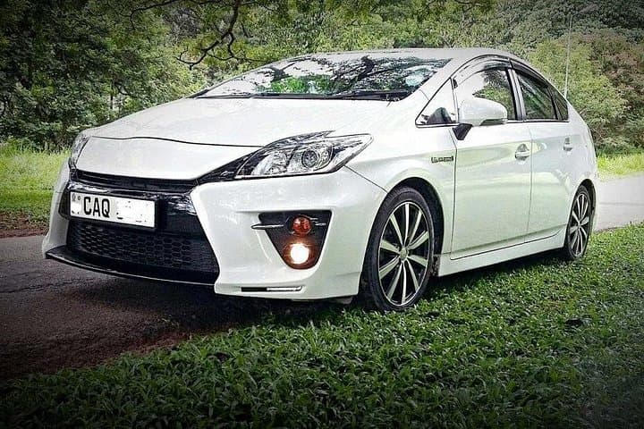 Chauffeured Luxury Cars in Kandy, Sri Lanka — Private Driver Tours