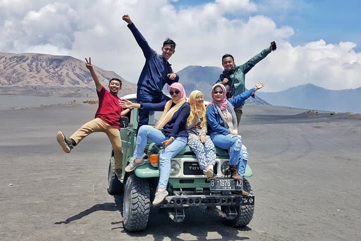 Sunrise Jeep Tour to Mount Bromo from Malang — Black Sand, Crater & Savannah photo 4