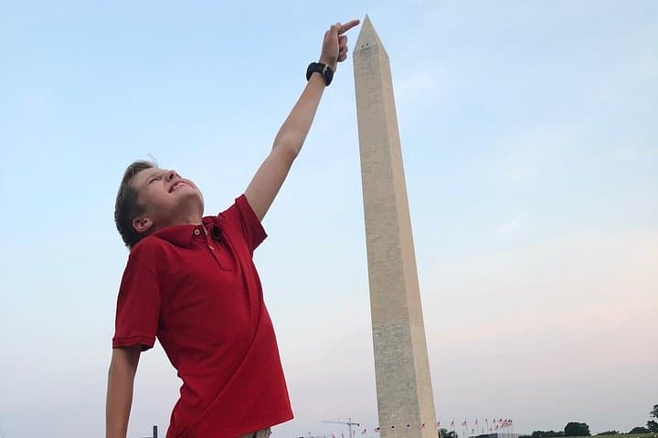 Festival of Lights Night Tour — Washington DC Holiday Pedicab Experience photo 4
