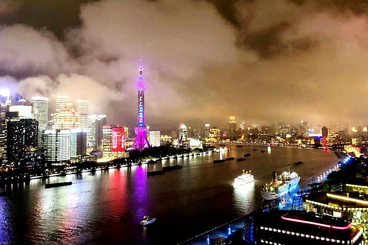 Shanghai Night Cruise on the Huangpu River and Bund Walk with Dinner
