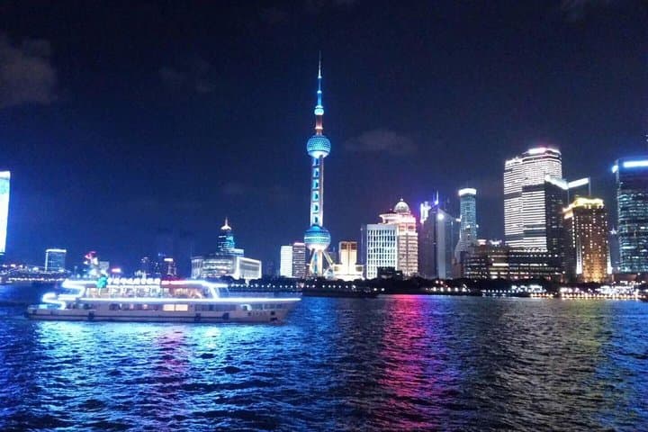 Shanghai Night Cruise on the Huangpu River and Bund Walk with Dinner photo 2