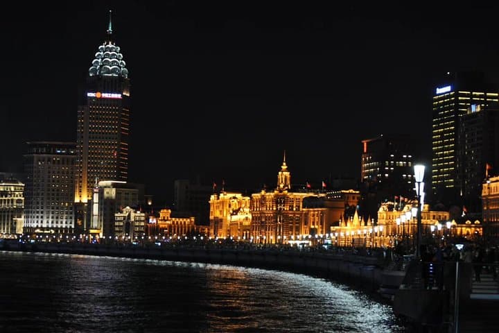 Shanghai Night Cruise on the Huangpu River and Bund Walk with Dinner photo 3