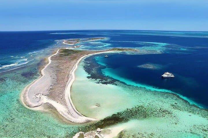 Abrolhos Islands 5-Day Expedition Cruise from Geraldton