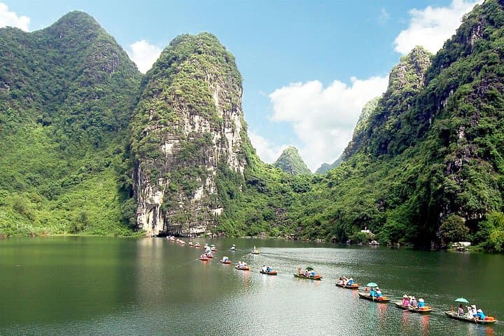 Ninh Binh to Halong Bay: 2-Day Small-Group Adventure from Hanoi photo 3