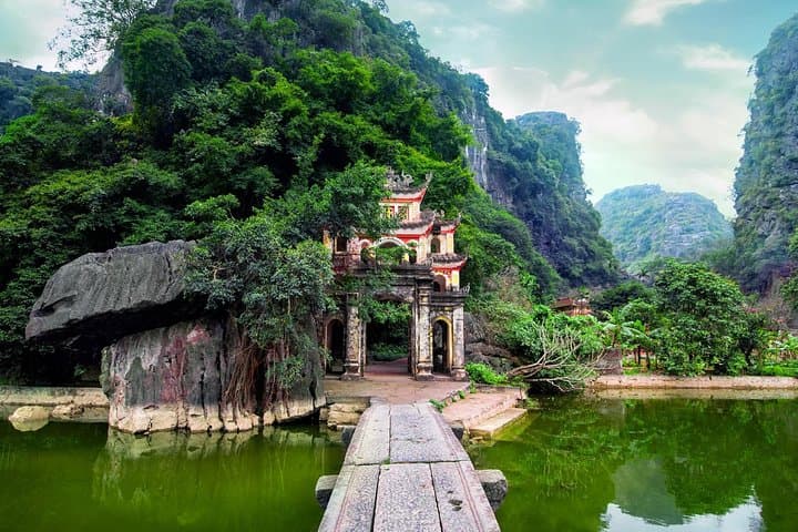 Ninh Binh to Halong Bay: 2-Day Small-Group Adventure from Hanoi photo 5