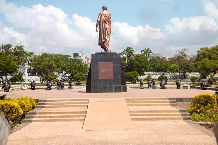 Full-Day Accra Guided City Tour: Markets, Jamestown & Independence Sites photo 1