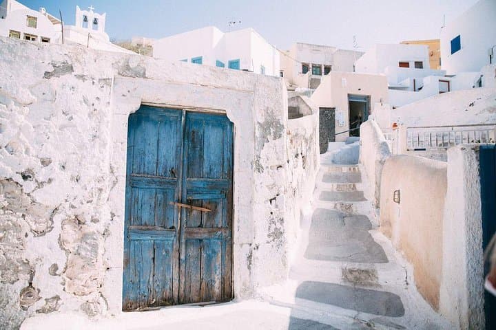 Hidden Santorini: Private 4-Hour Tour of Pyrgos, Fira & Secret Alleys