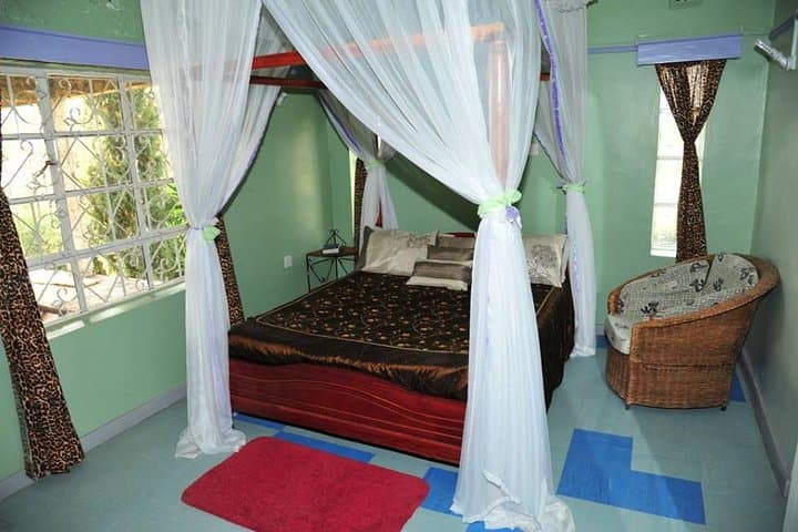 4-Day Budget Safari in Maasai Mara, Lake Naivasha & Hell's Gate photo 3