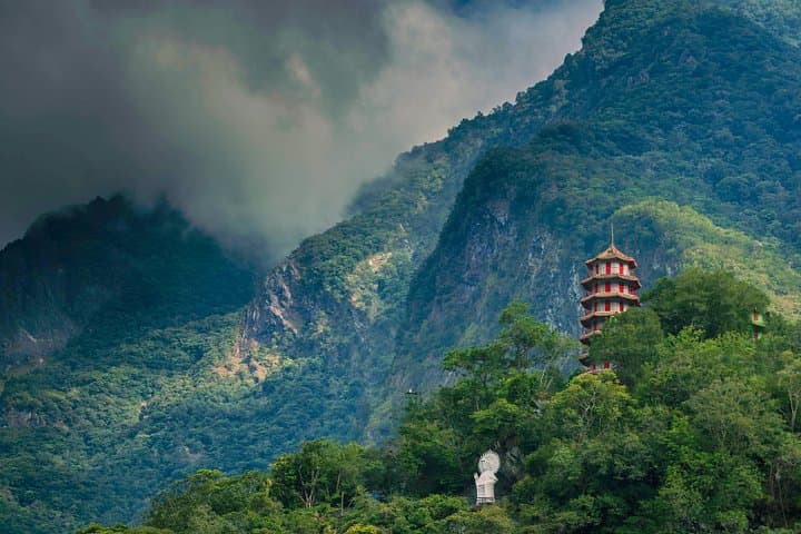 Taroko Xilaan Trail: Hike the Forgotten Old Road to a Hilltop Terrace photo 4