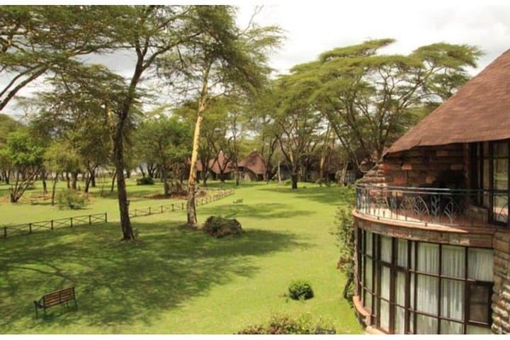 7-Day Kenya Extreme Safari: Amboseli, Lake Naivasha & Maasai Mara Wildlife Adventure
