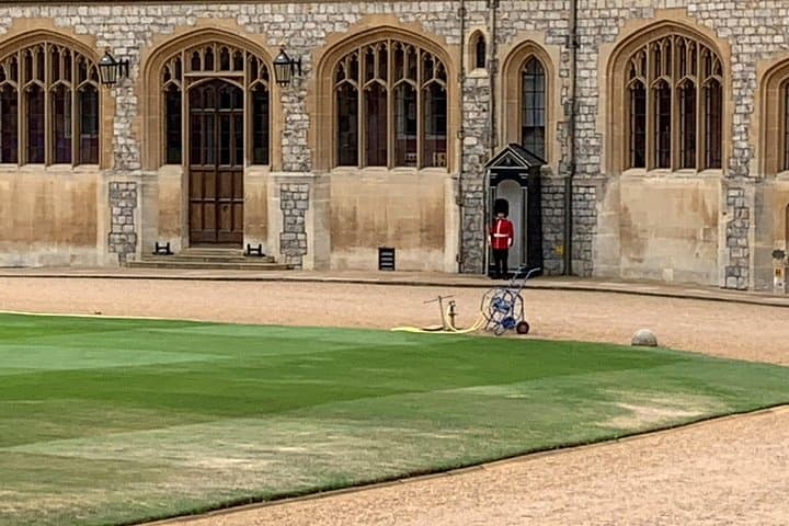 Royal London & Windsor Black Cab Day Trip — Buckingham Palace to Windsor Castle photo 3
