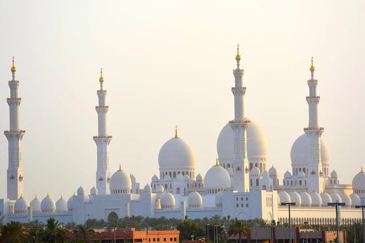 Private Abu Dhabi City Tour: Sheikh Zayed Mosque, Corniche & Cultural Sights