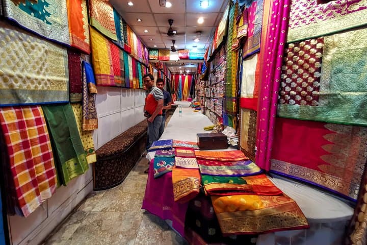 Varanasi Street Food & Market Tour: Taste Banaras' Flavors and Craft Traditions