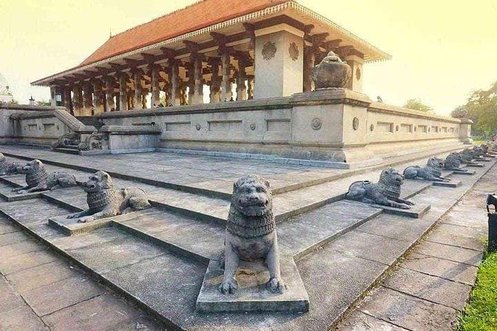 Colombo Shore Excursion: Kelaniya Temple & City Highlights (Private 2‑Person Tour) photo 4