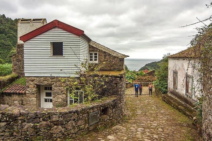 Hike Faial da Terra & Sanguinho: Salto do Prego to Ribeira dos Caldeirões photo 5