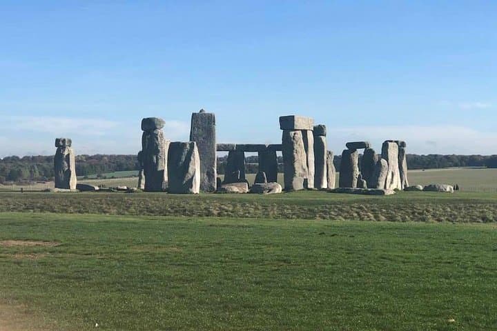 Private Transfers From London to Stonehenge: Door-to-Door Service photo 2