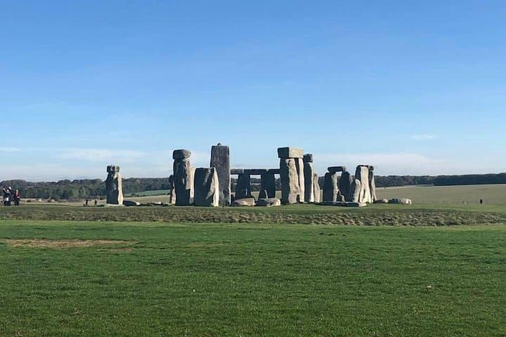 Private Transfers From London to Stonehenge: Door-to-Door Service photo 4